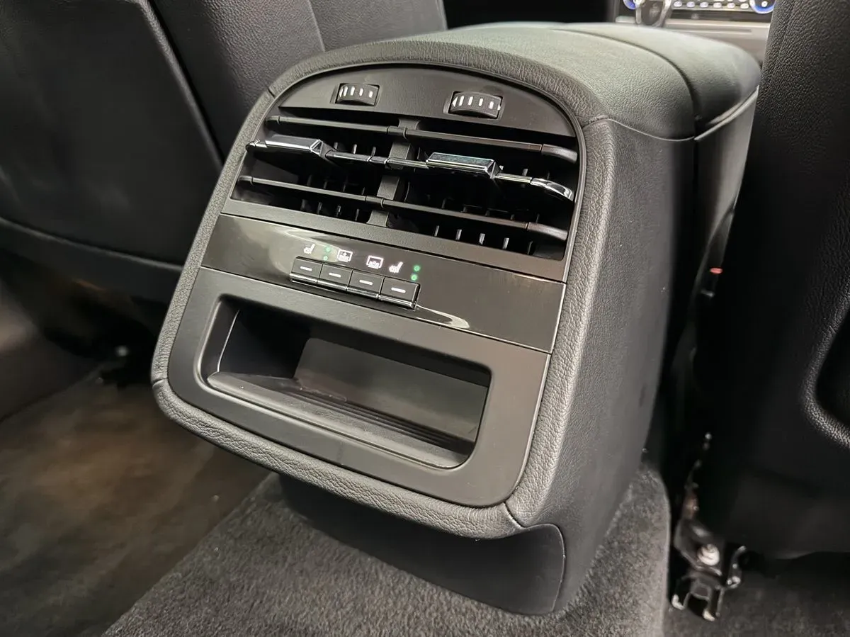 Maserati Quattroporte photo 24