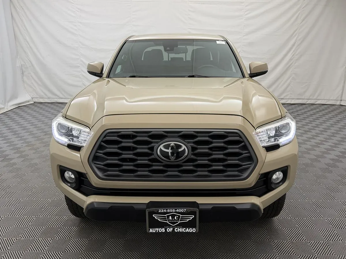 Toyota Tacoma photo 3