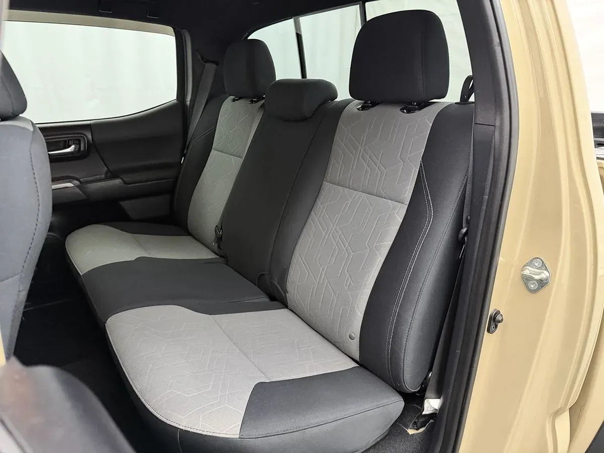Toyota Tacoma photo 23