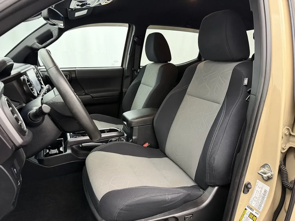 Toyota Tacoma photo 10