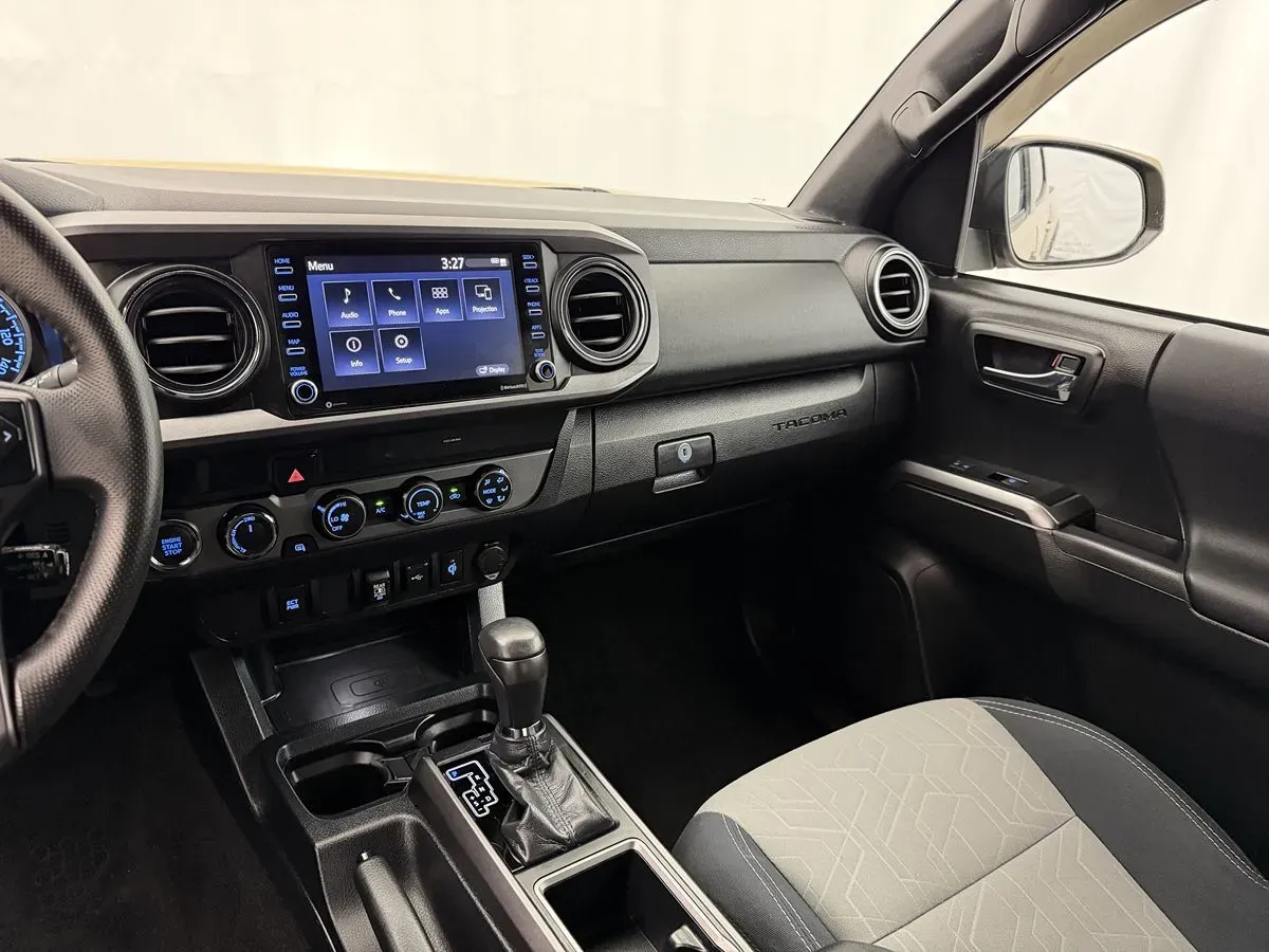 Toyota Tacoma photo 17