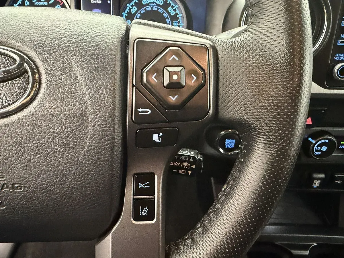 Toyota Tacoma photo 13