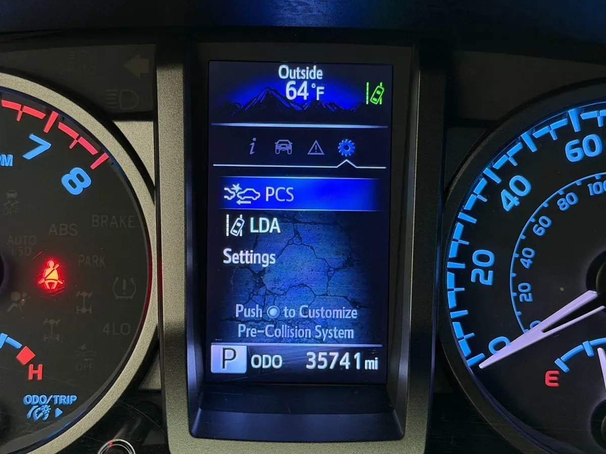 Toyota Tacoma photo 12
