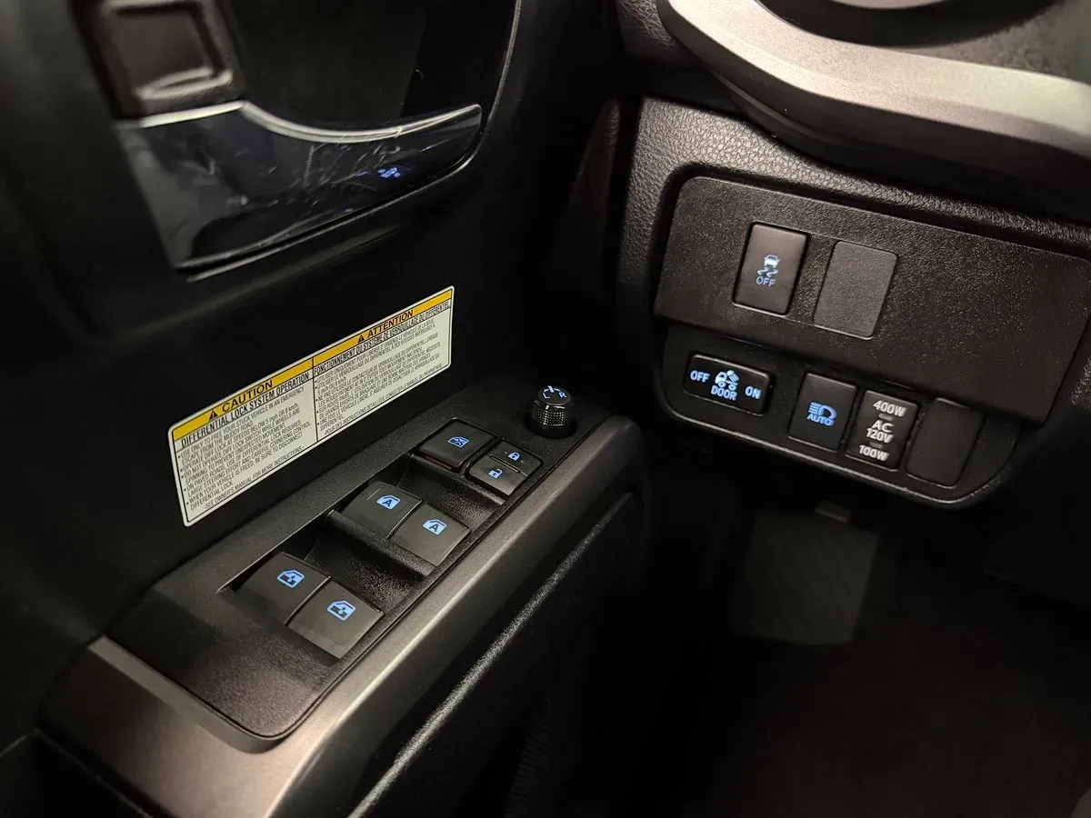 Toyota Tacoma photo 14