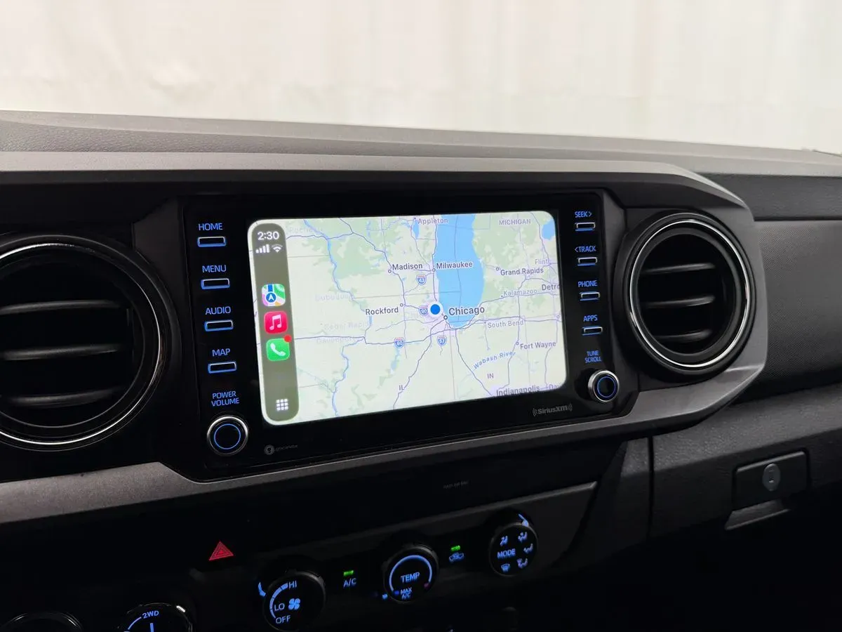 Toyota Tacoma photo 18