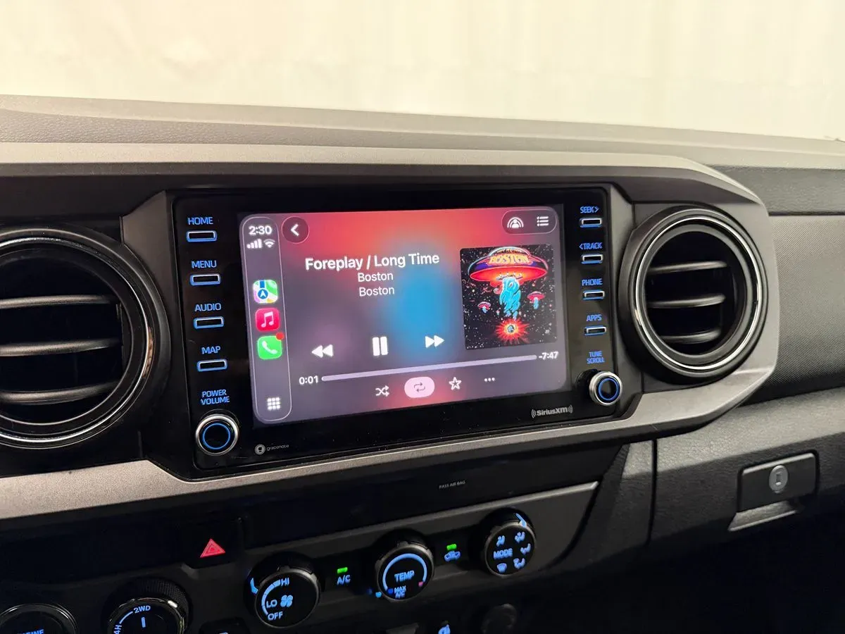 Toyota Tacoma photo 21