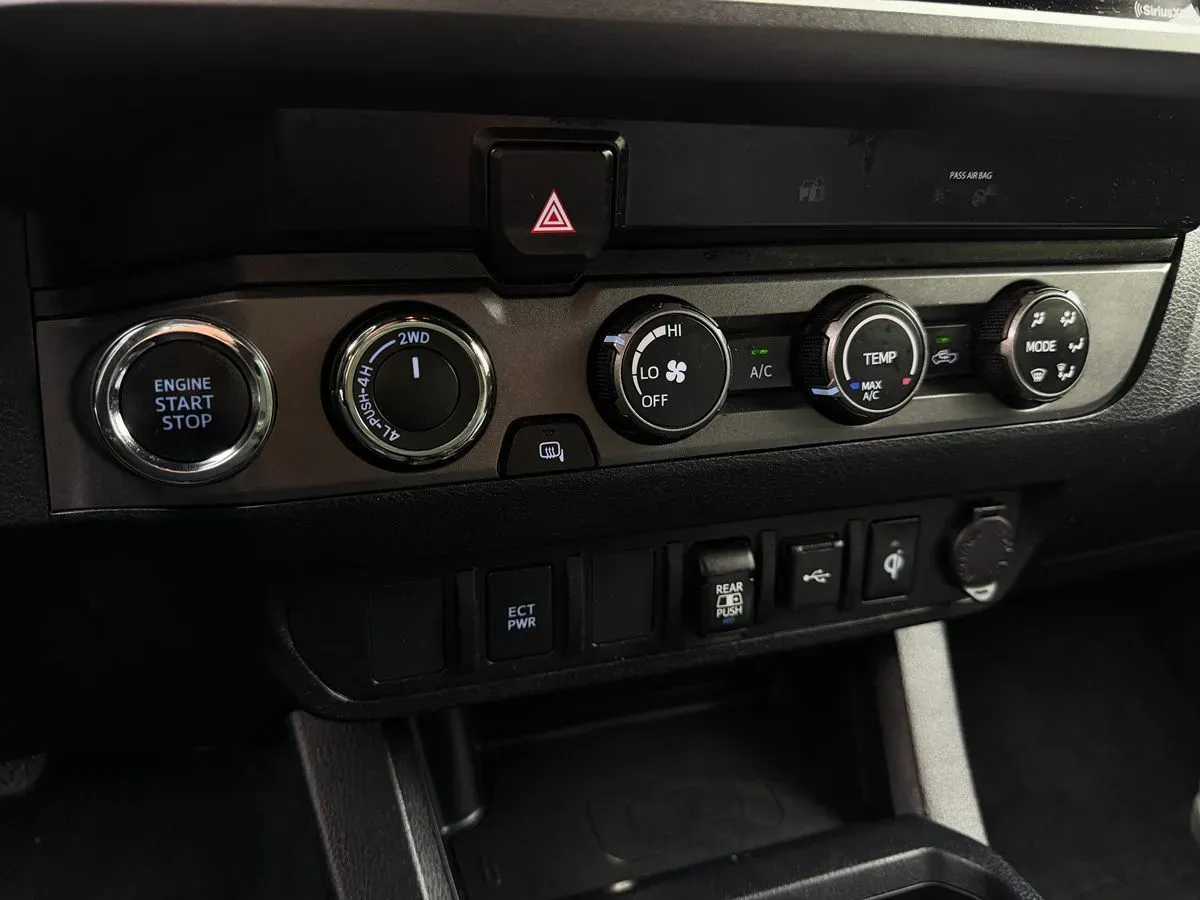 Toyota Tacoma photo 22