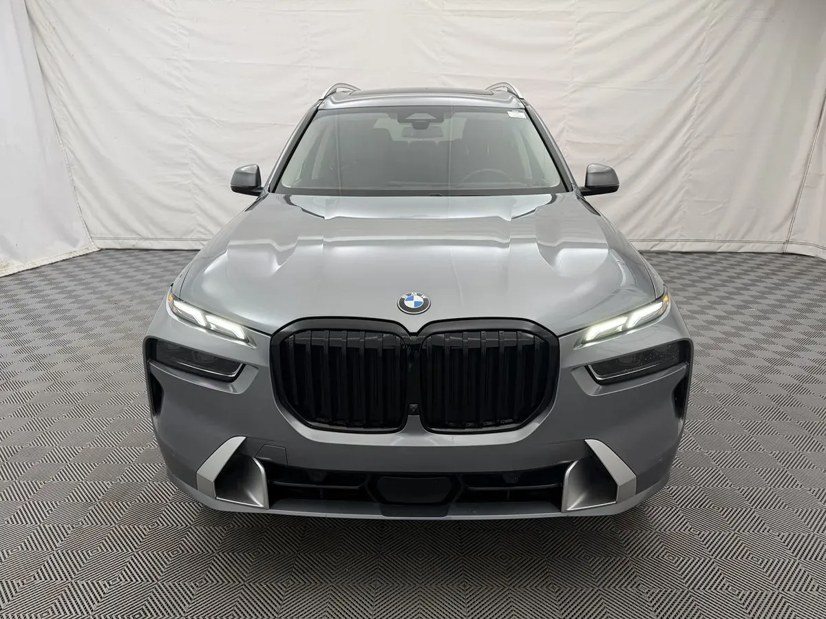 BMW X7 photo 2