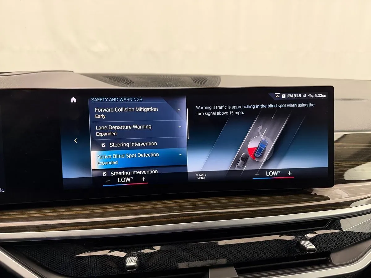 BMW X7 photo 24