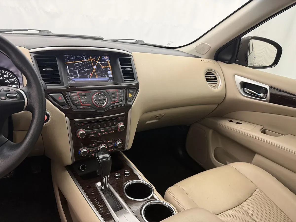 Nissan Pathfinder photo 17