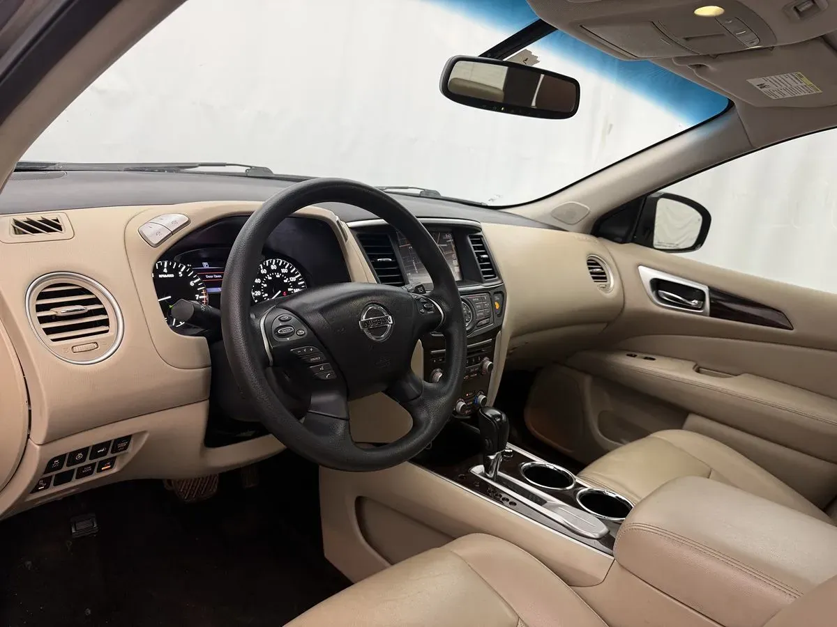 Nissan Pathfinder photo 8