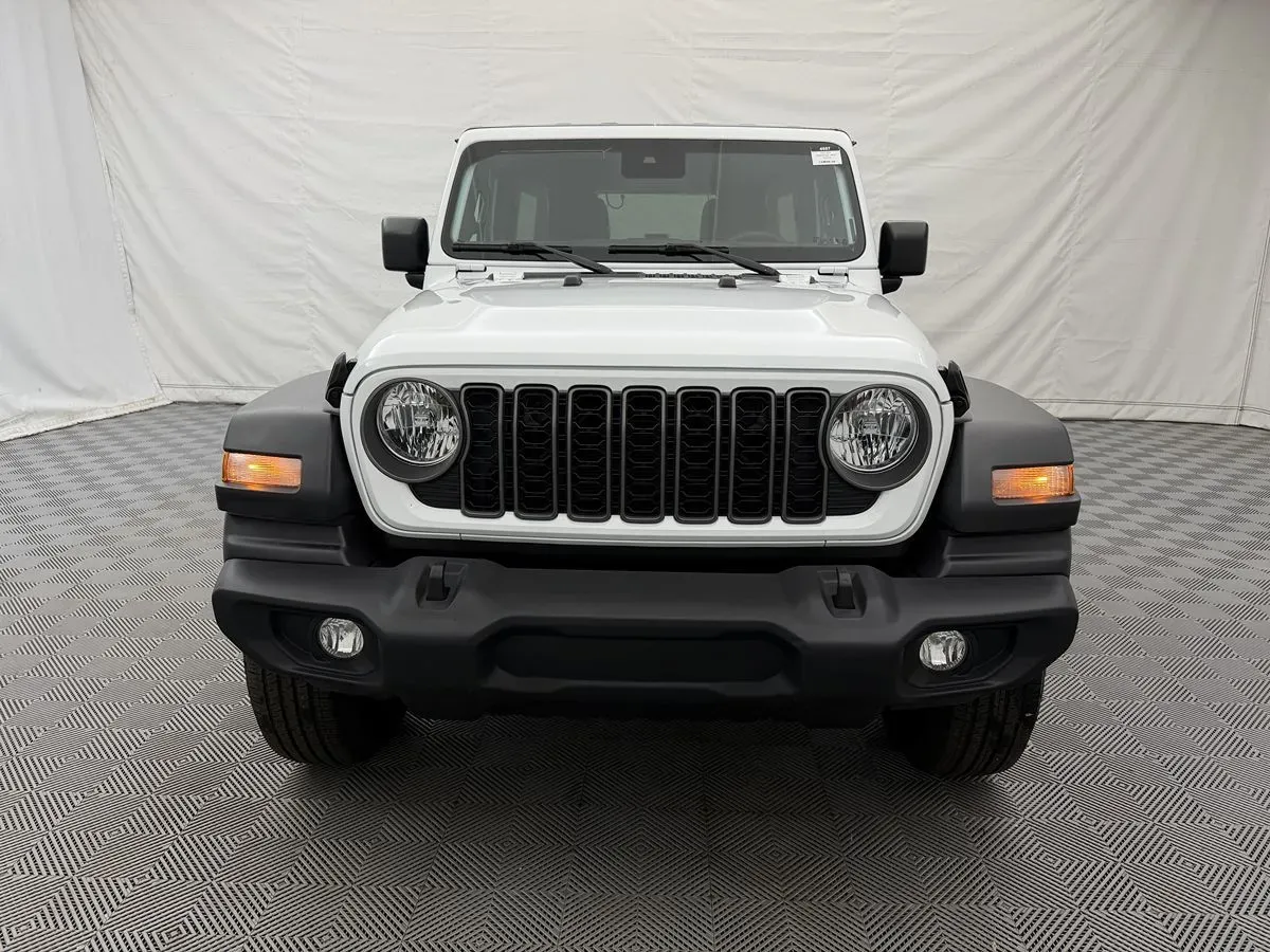 Jeep Wrangler photo 2