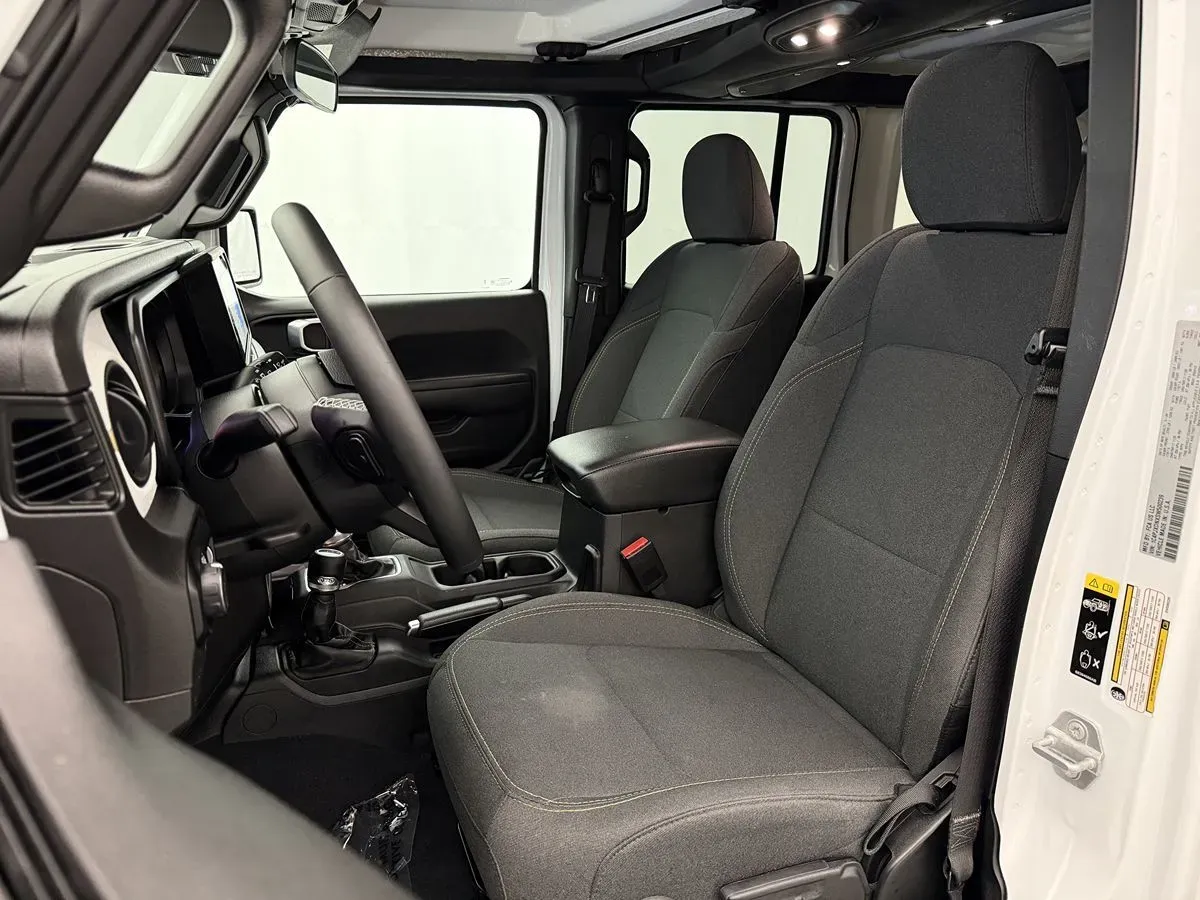 Jeep Wrangler photo 12