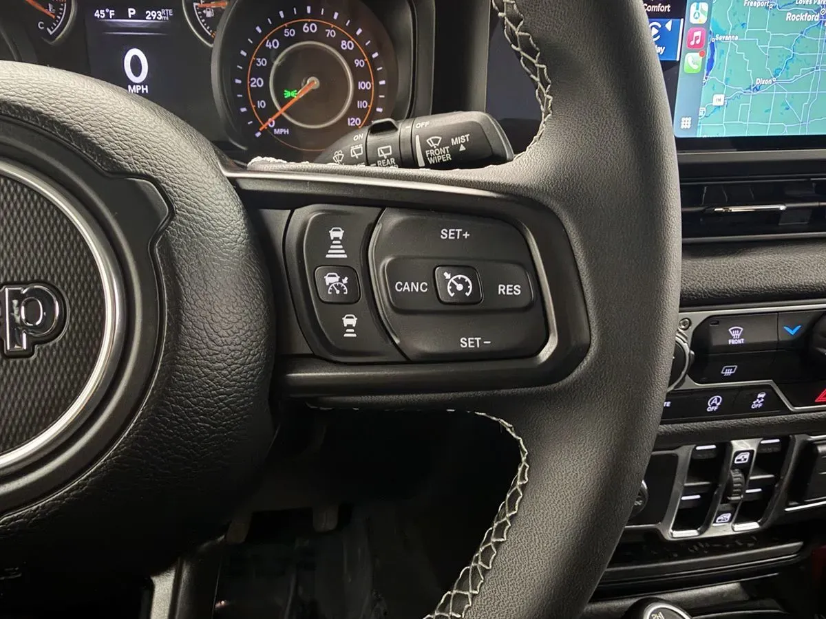 Jeep Wrangler photo 14