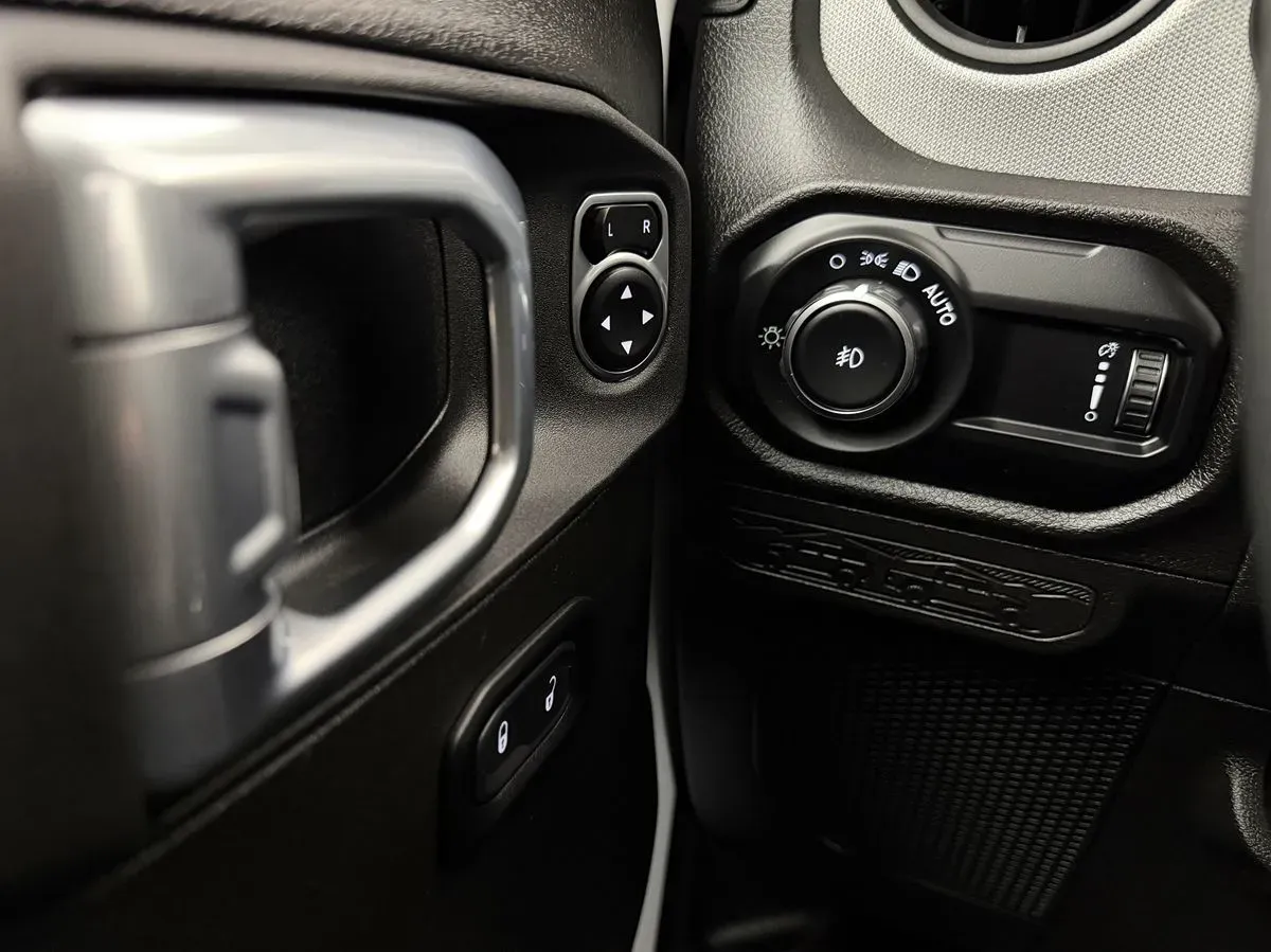 Jeep Wrangler photo 15