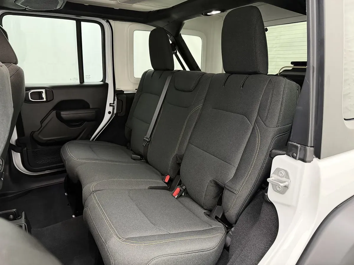 Jeep Wrangler photo 28