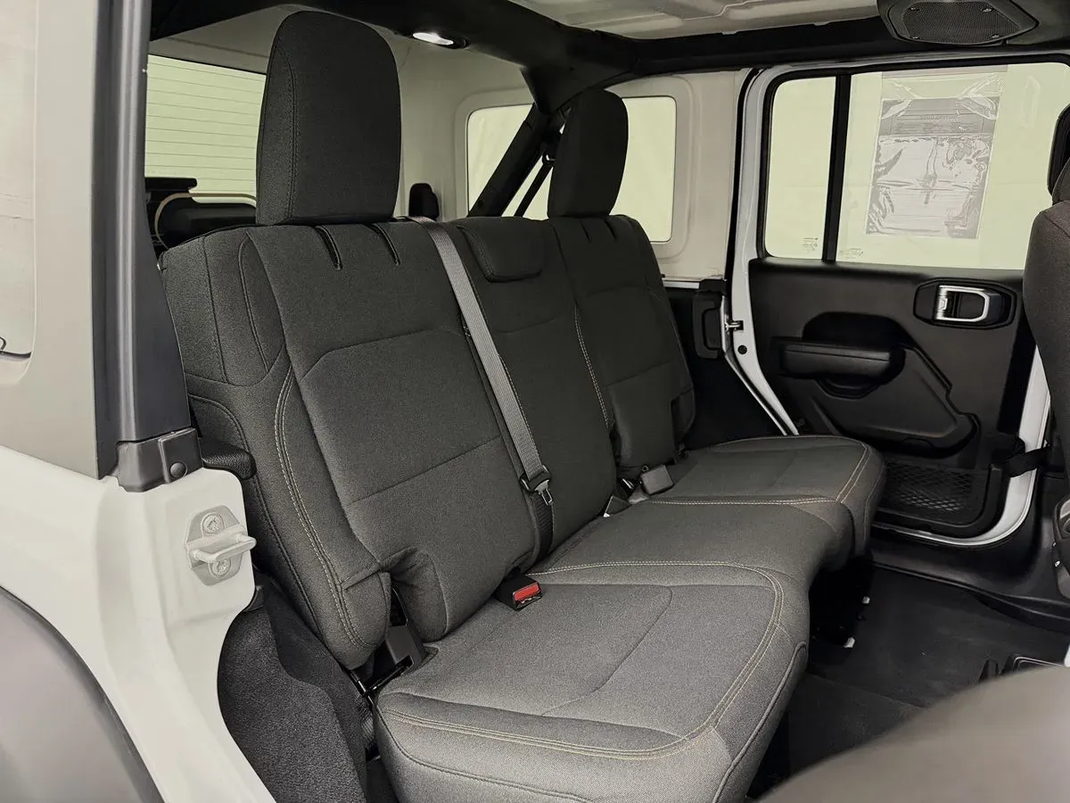 Jeep Wrangler photo 29
