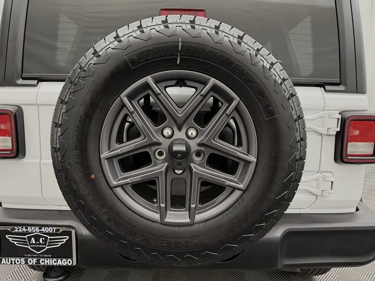 Jeep Wrangler photo 10