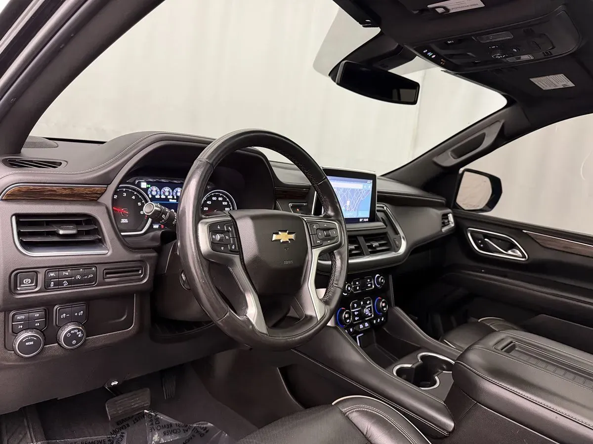 Chevrolet Suburban photo 8