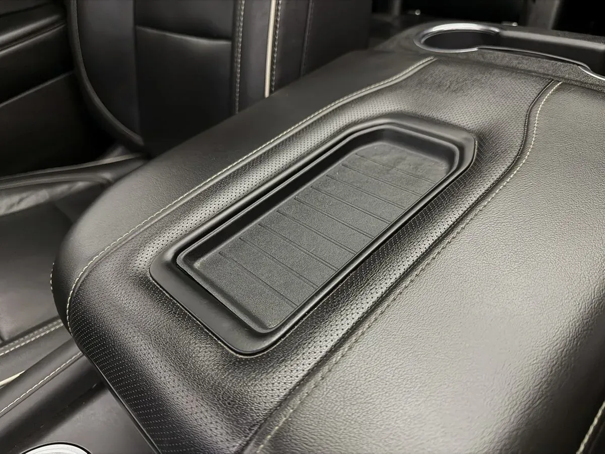 Chevrolet Suburban photo 30