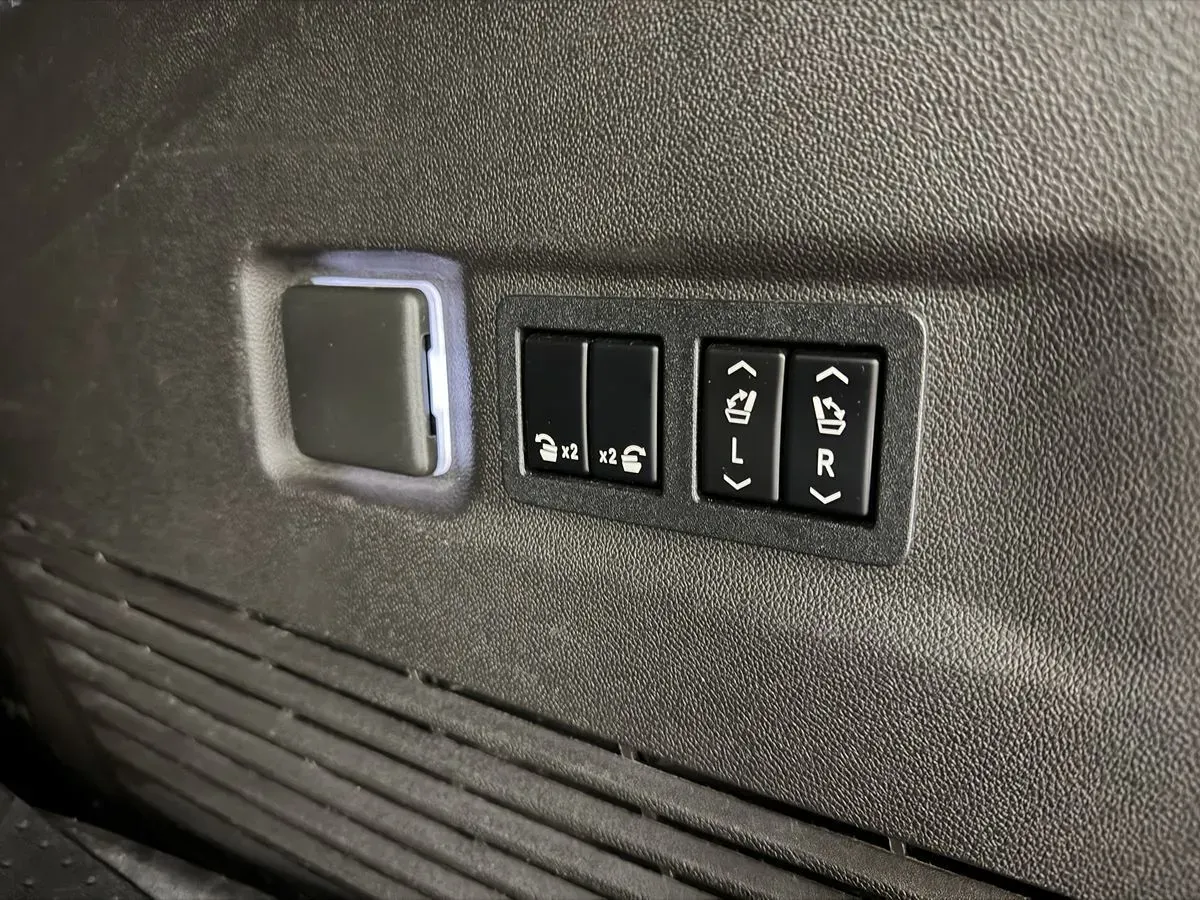 Chevrolet Suburban photo 38