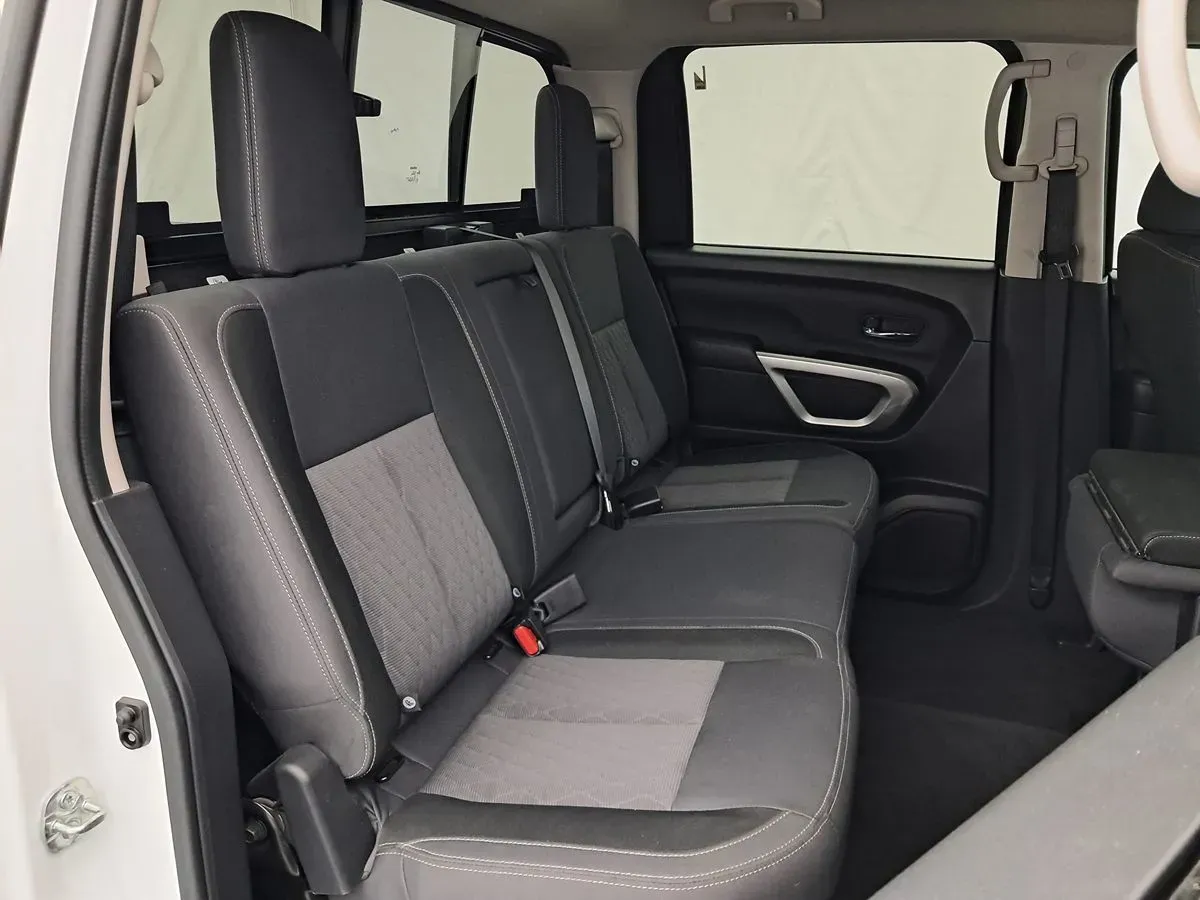 Nissan Titan photo 24