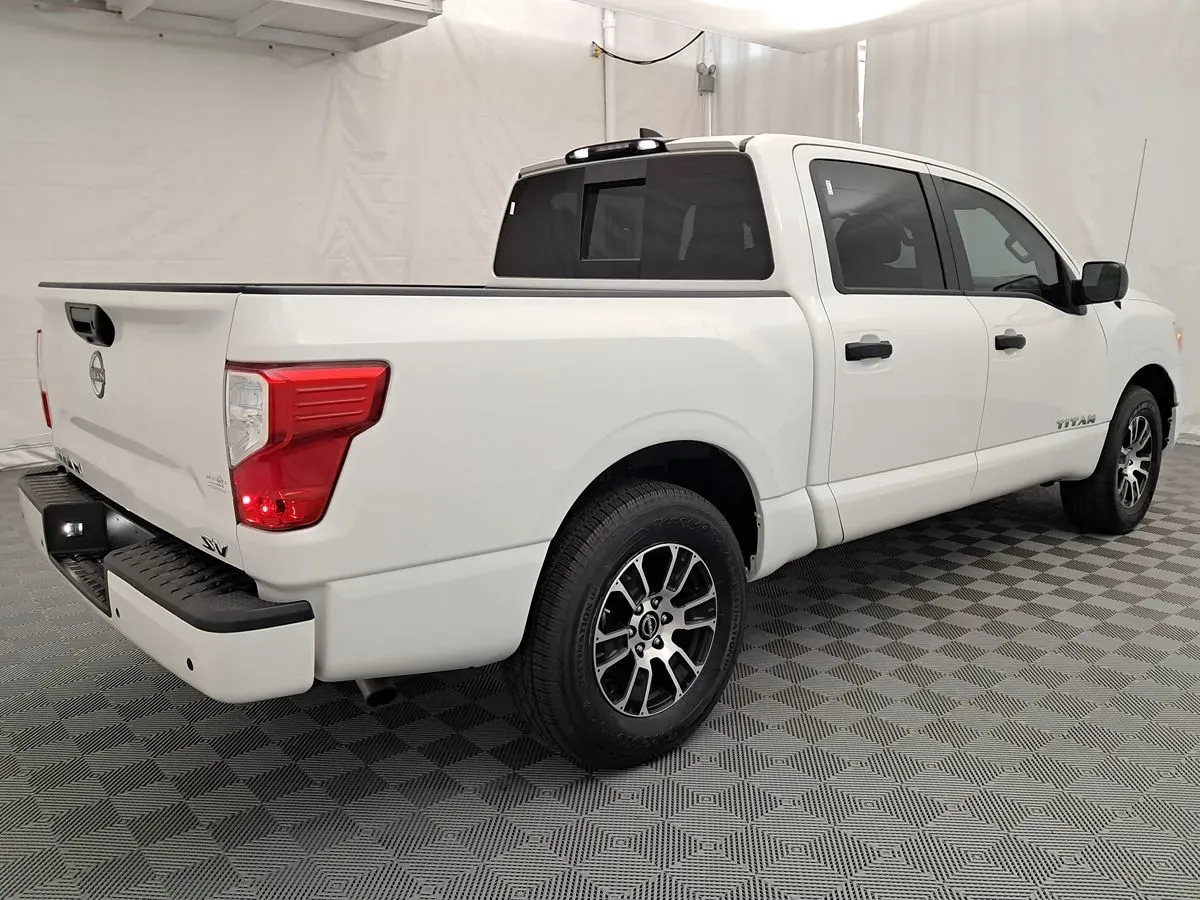 Nissan Titan photo 4