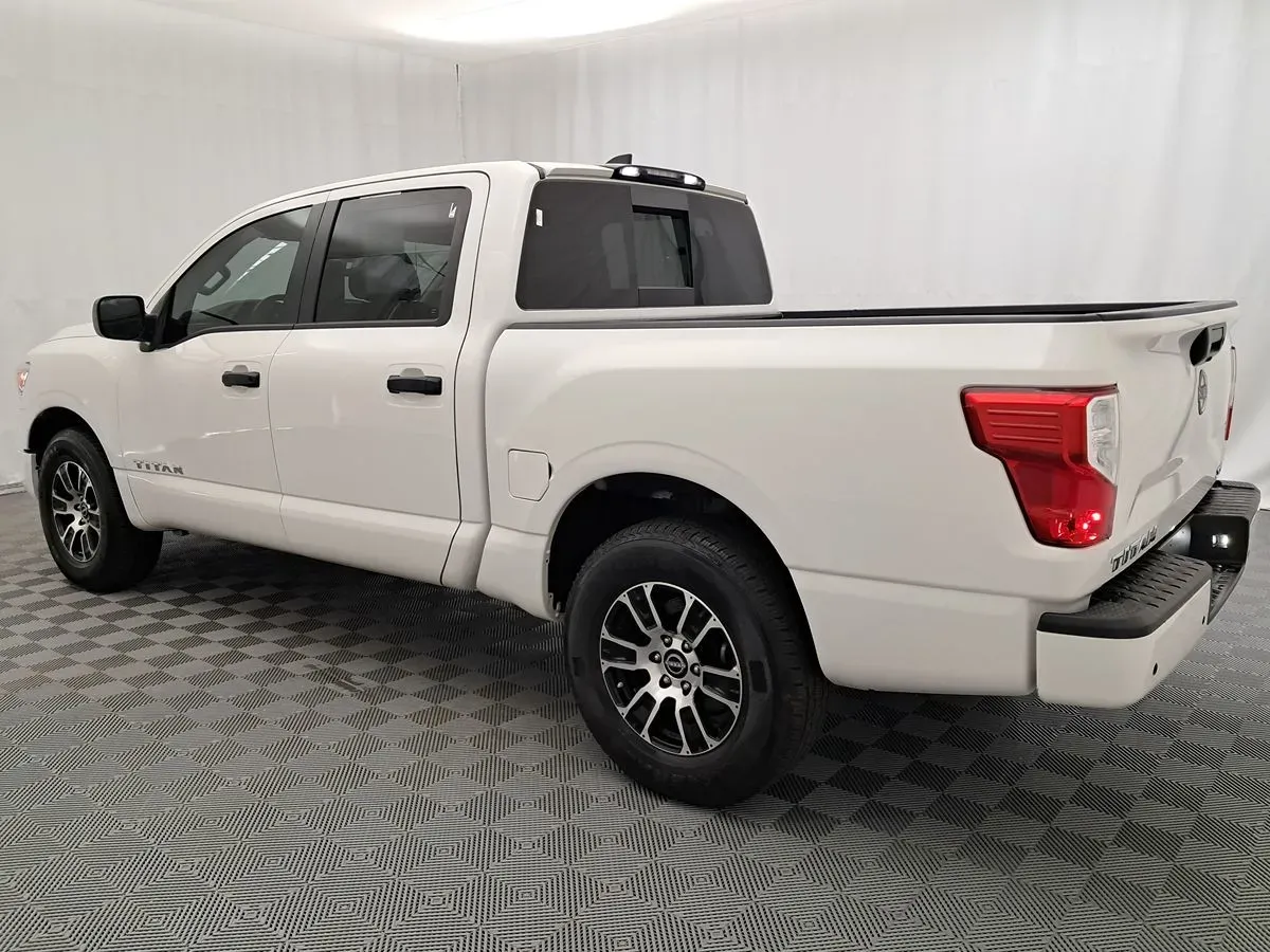 Nissan Titan photo 6