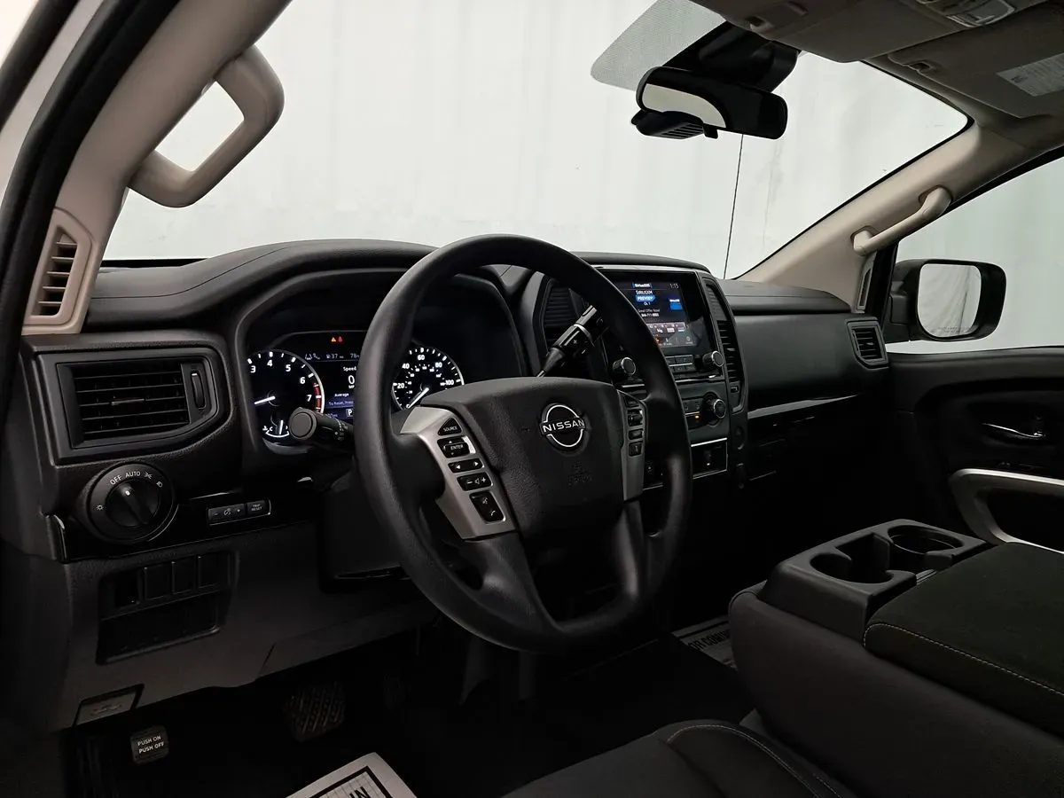 Nissan Titan photo 8