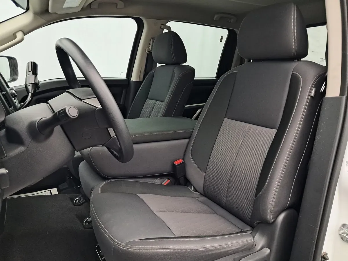 Nissan Titan photo 9