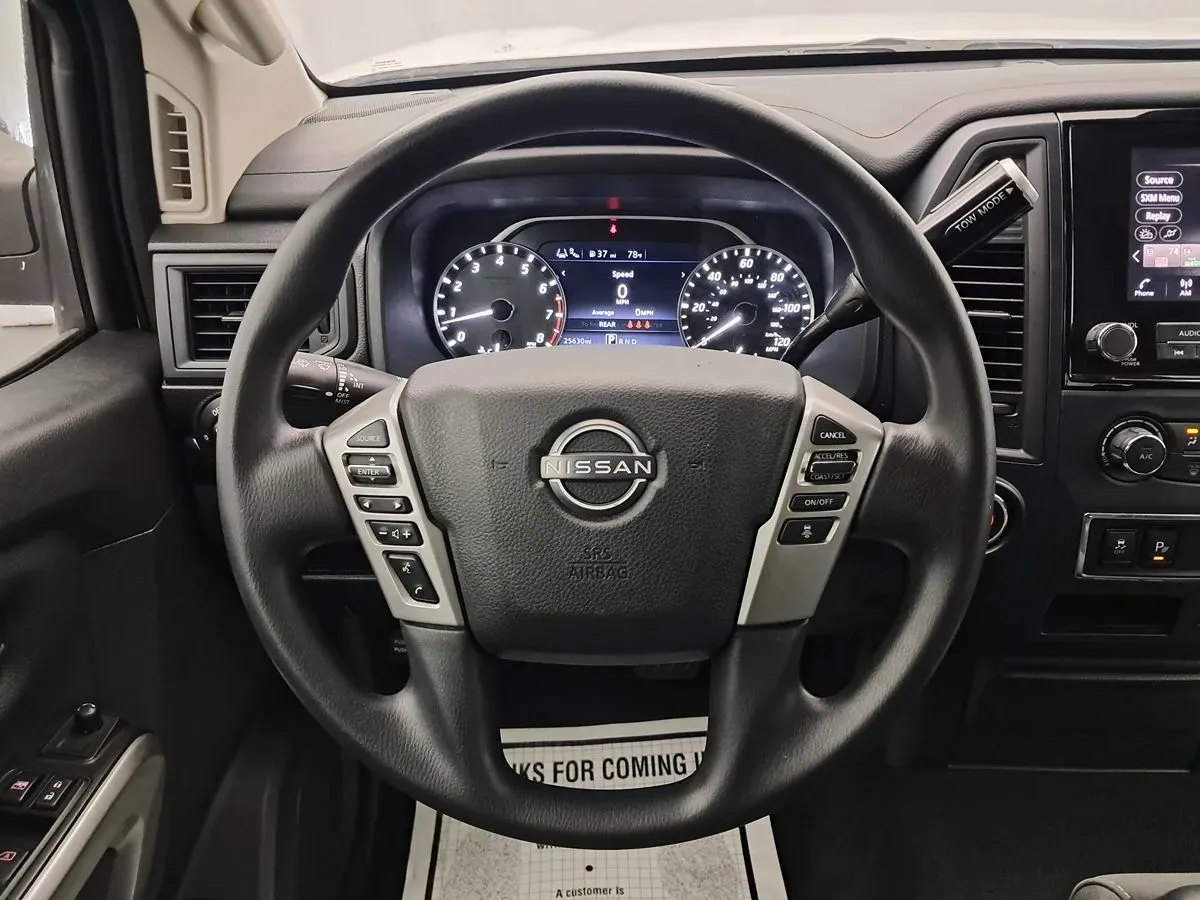 Nissan Titan photo 10