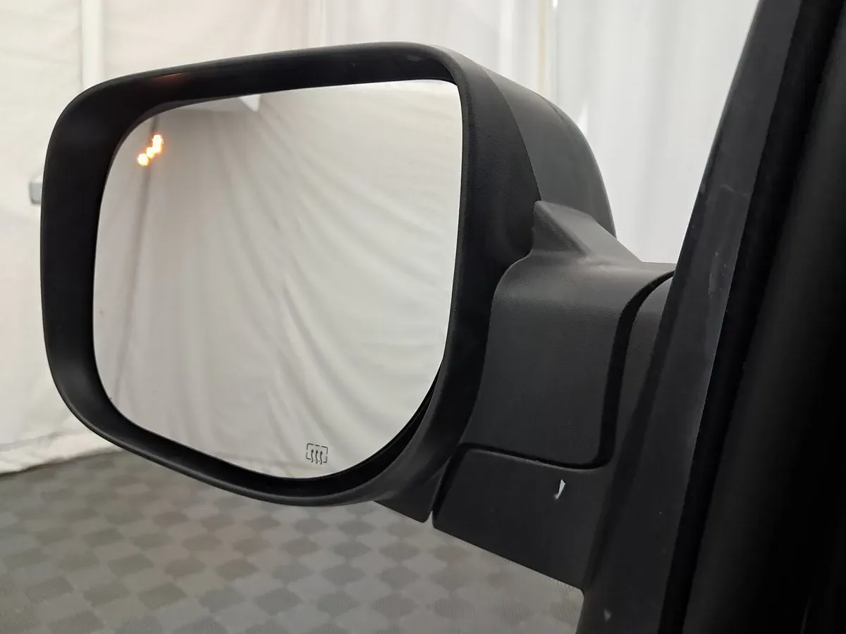 Nissan Titan photo 17
