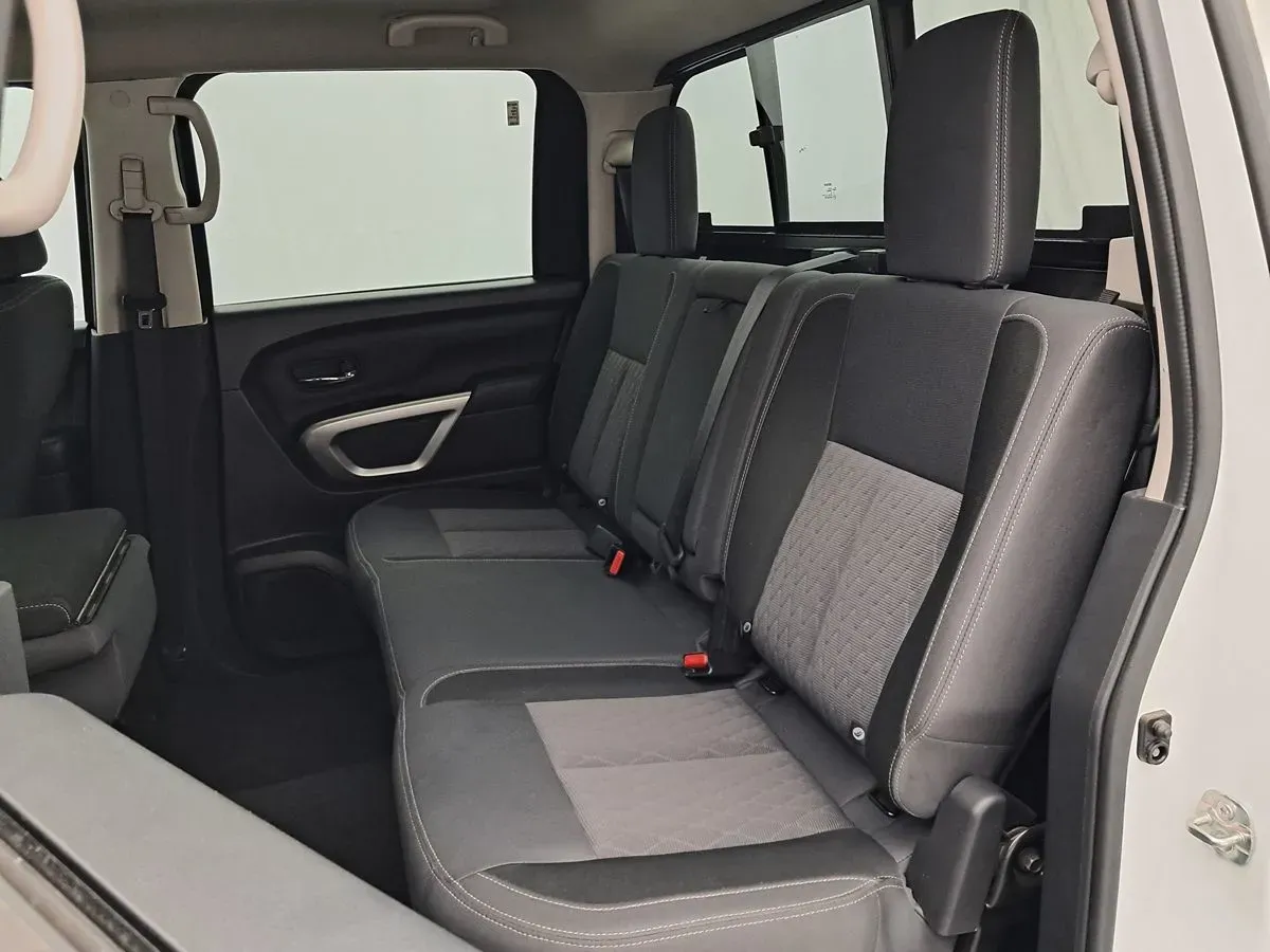 Nissan Titan photo 23
