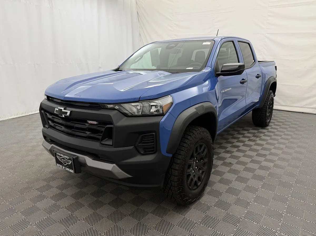 Chevrolet Colorado photo 2