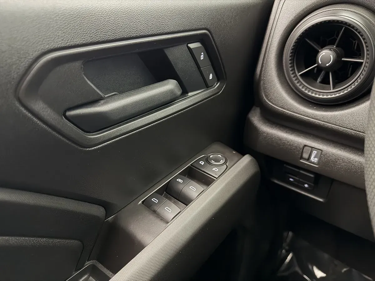 Chevrolet Colorado photo 17