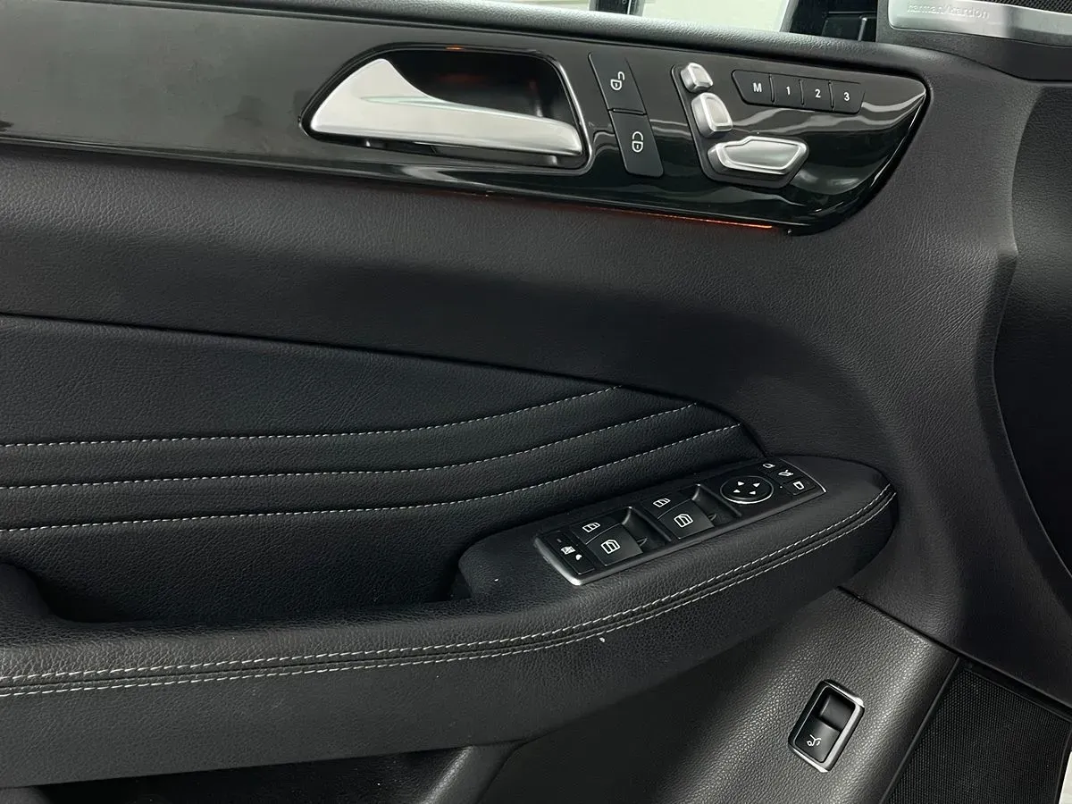 Mercedes-Benz GLE photo 14