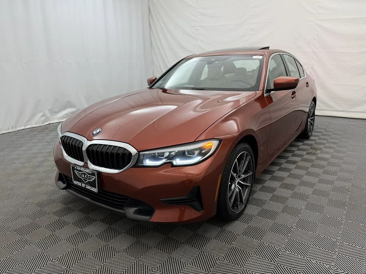 BMW 3 Series photo 2