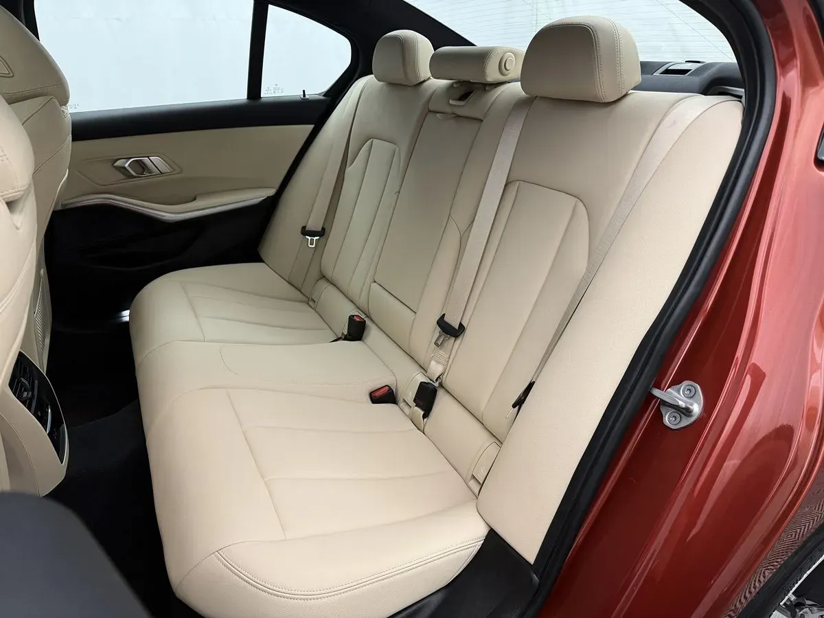 BMW 3 Series photo 29