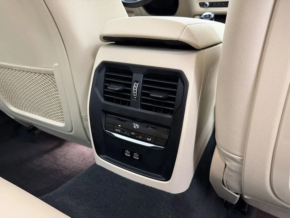 BMW 3 Series photo 30