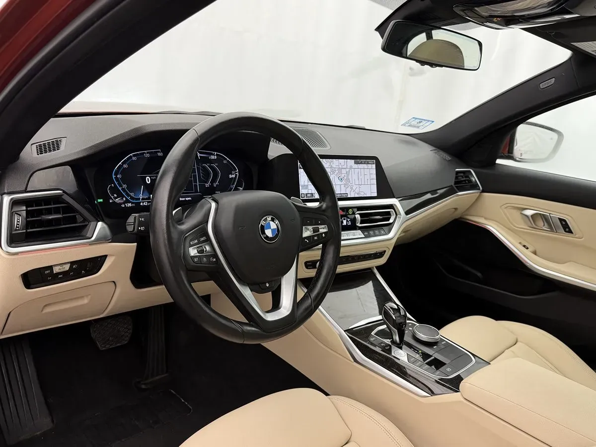 BMW 3 Series photo 8