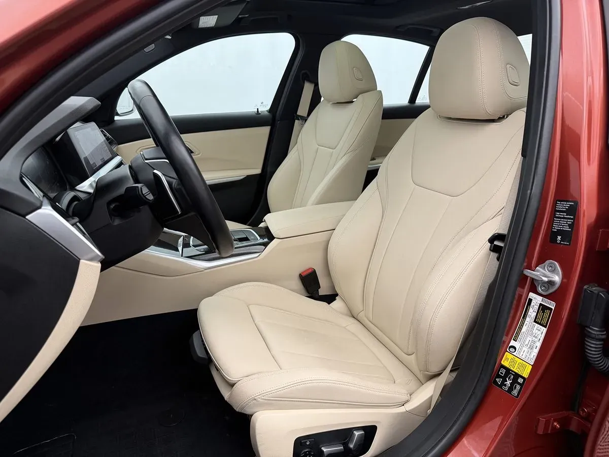 BMW 3 Series photo 10