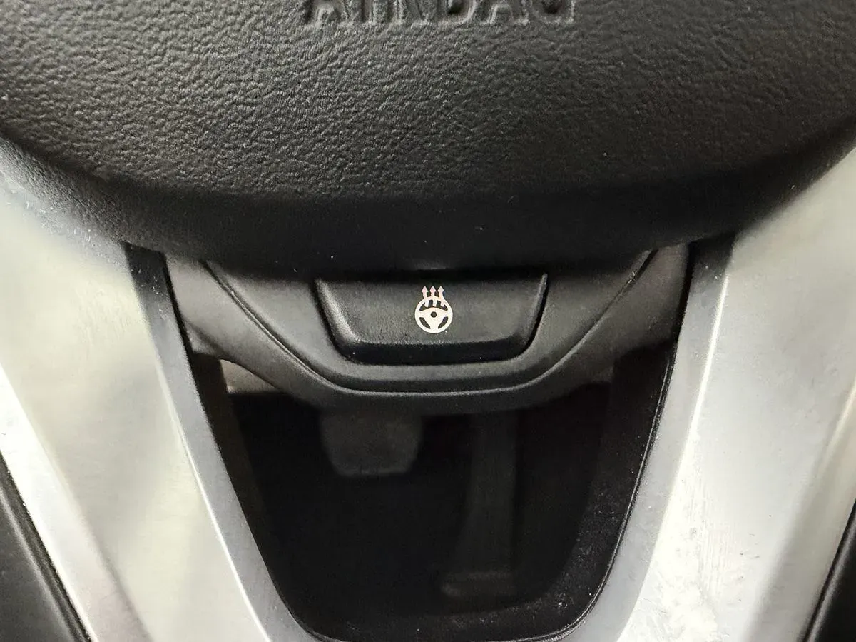 BMW 3 Series photo 12