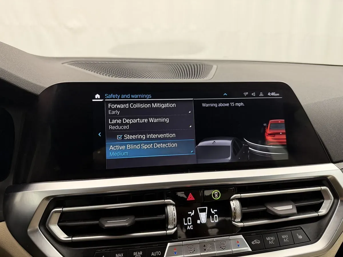BMW 3 Series photo 21