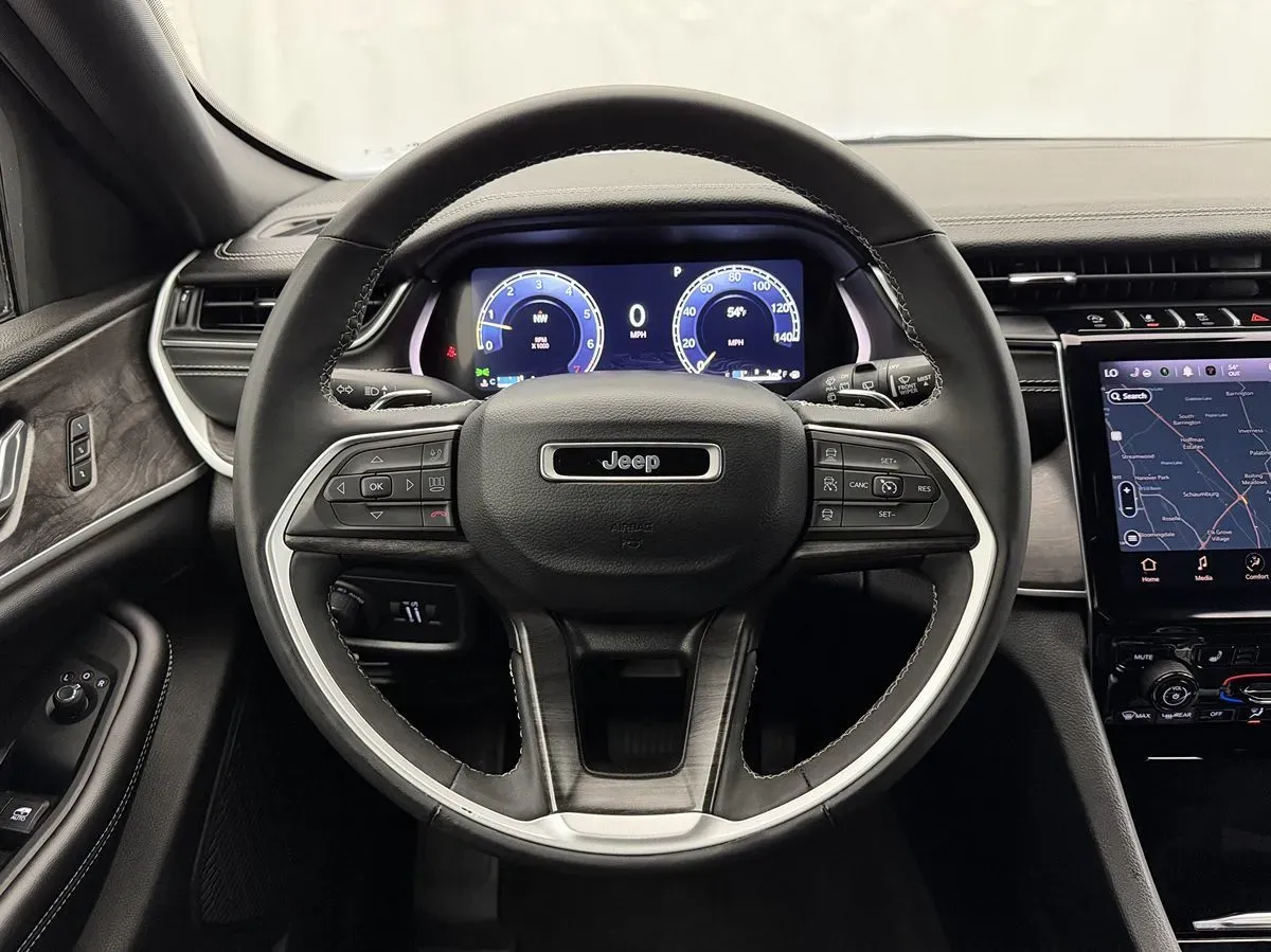 Jeep Grand Cherokee photo 9