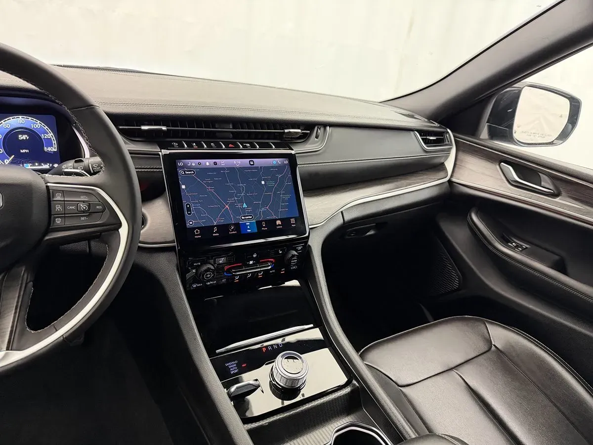 Jeep Grand Cherokee photo 21