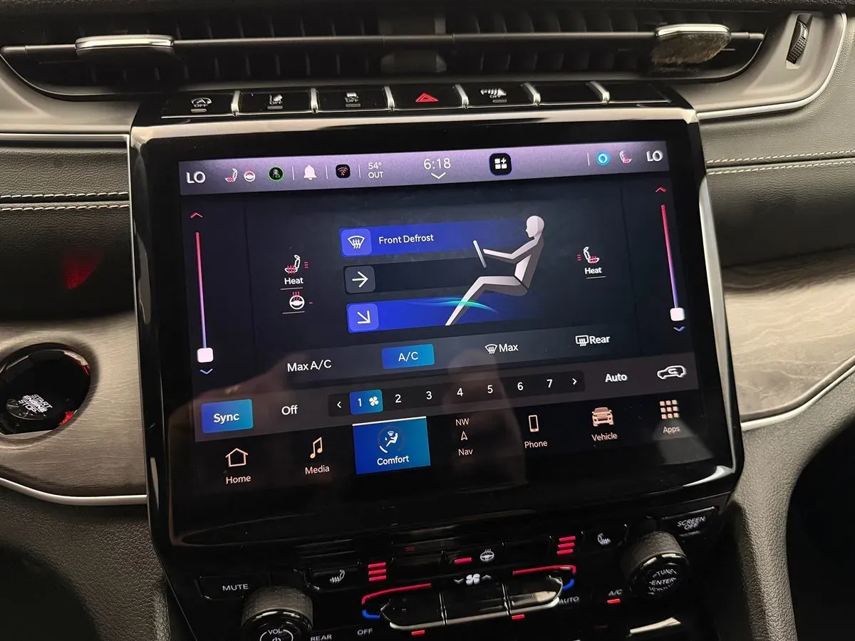 Jeep Grand Cherokee photo 27