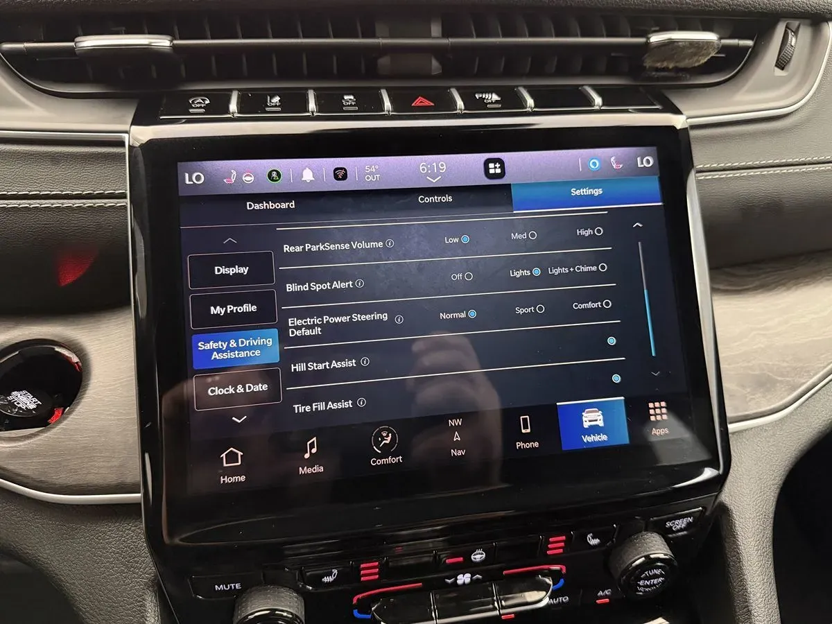 Jeep Grand Cherokee photo 24