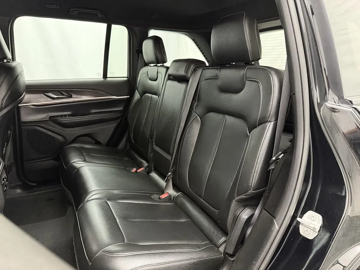 Jeep Grand Cherokee photo 34