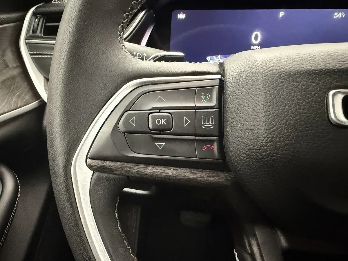 Jeep Grand Cherokee photo 18