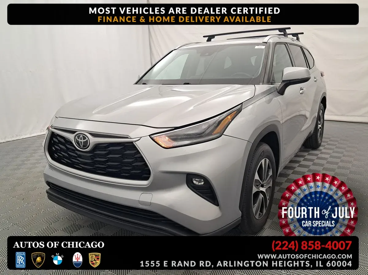 Silver 2021 Toyota Highlander XLE for sale in Arlington Heights, IL